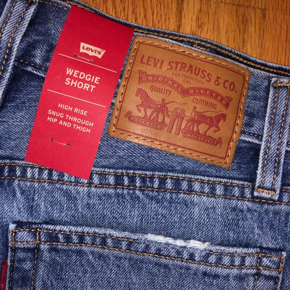 NWT Levi's Wedgie Fit Shorts